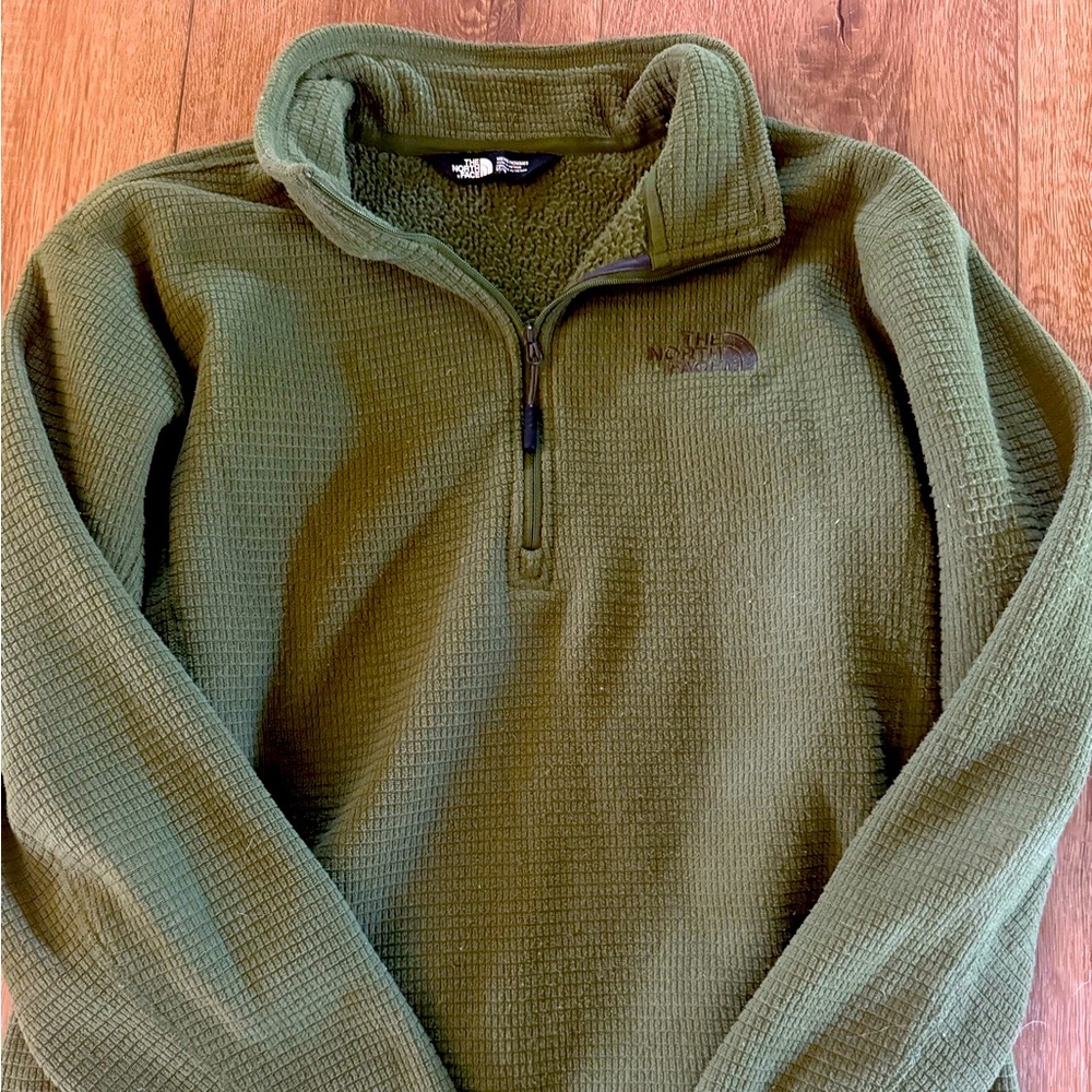 The North Face Men's Olive Green pullover , medium ,quarter zip
